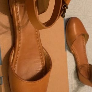 Frye size 8 flat sandals